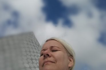 Kohti uutta mutkan kautta